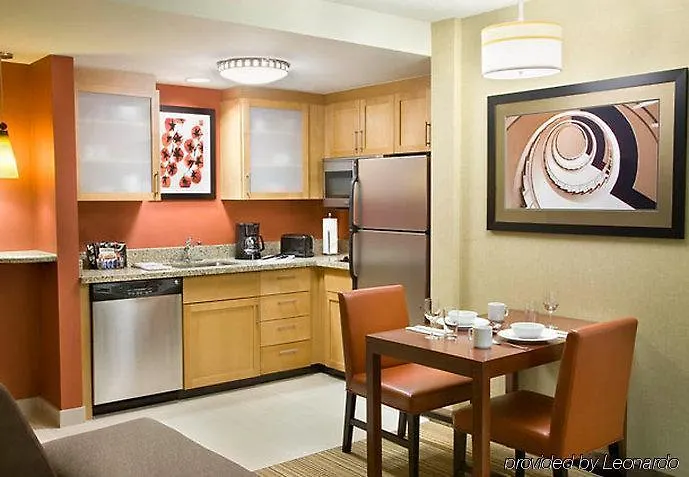 Hotel Courtyard By Marriott Calgary Airport